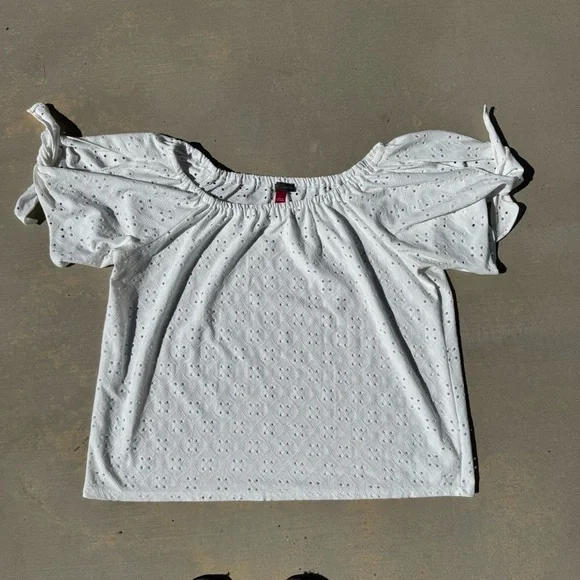 Vince Camuto Women's Blouse White Eyelet Detail W/ Scoop Neck And Tie Sleeves Lg - Picture 2 of 6